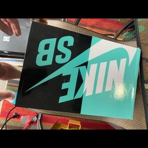 I bought these new at a skate shop in MN. They are new and never been worn.